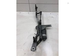 Gebruikte Ruitenwissermotor voor Renault Trafic (1FL/2FL/3FL/4FL) 1.6 dCi 145 Twin Turbo Prijs € 89,00 Margeregeling aangeboden door Autobedrijf G.H. Wessel B.V.