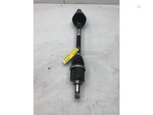 Begagnade Drivaxel, vänster fram Skoda Fabia III (NJ3) 1.0 12V Pris € 125,00 Marginaltabell erbjuds av Wessel Parts & Service B.V.