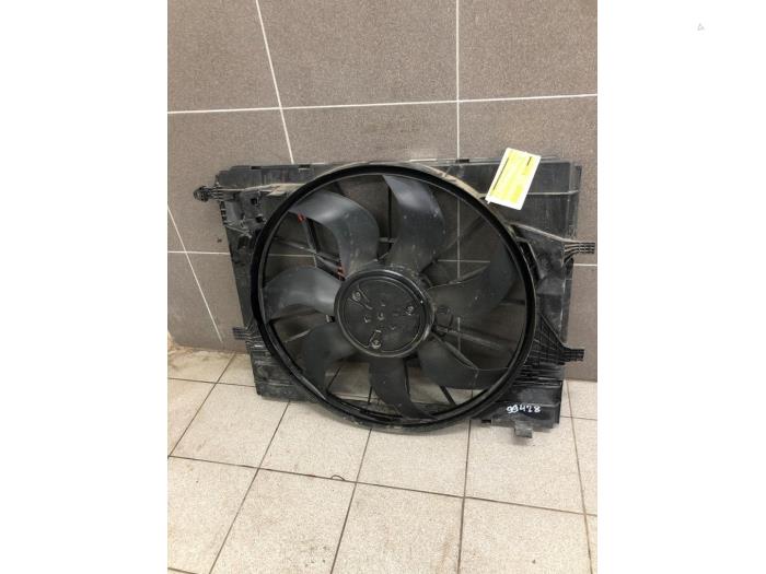Fläktmotor från en Mercedes-Benz GLC (X253) 2.2 250d 16V BlueTEC 4-Matic 2016