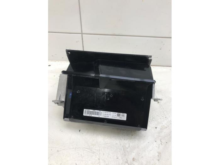 Head-up-display (HUD) från en Mercedes-Benz GLC (X253) 2.2 250d 16V BlueTEC 4-Matic 2016