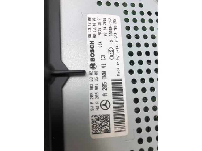 Navigeringsdisplay från en Mercedes-Benz GLC (X253) 2.2 250d 16V BlueTEC 4-Matic 2016