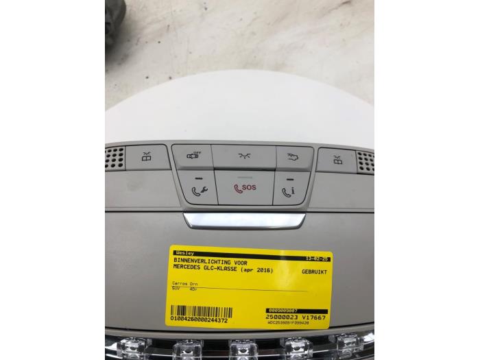 Innerbelysning, fram från en Mercedes-Benz GLC (X253) 2.2 250d 16V BlueTEC 4-Matic 2016
