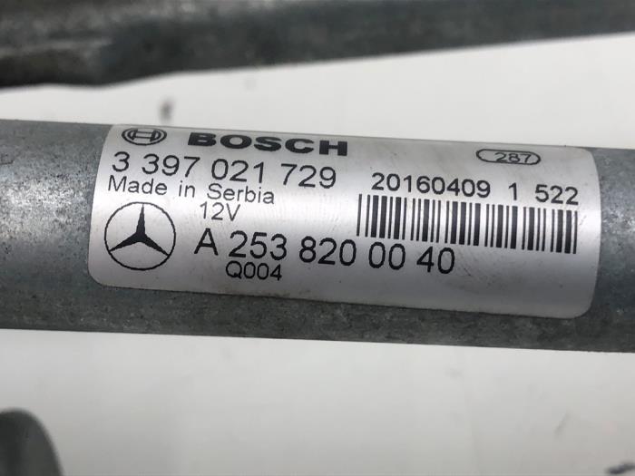 Främre torkarmotor från en Mercedes-Benz GLC (X253) 2.2 250d 16V BlueTEC 4-Matic 2016