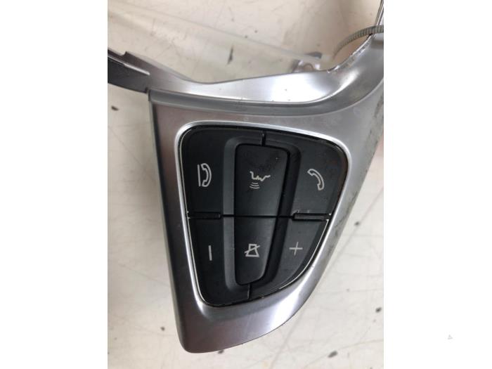 Rattmonterad radiostyrning från en Mercedes-Benz GLC (X253) 2.2 250d 16V BlueTEC 4-Matic 2016