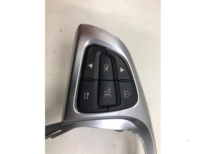 Rattmonterad radiostyrning från en Mercedes-Benz GLC (X253) 2.2 250d 16V BlueTEC 4-Matic 2016