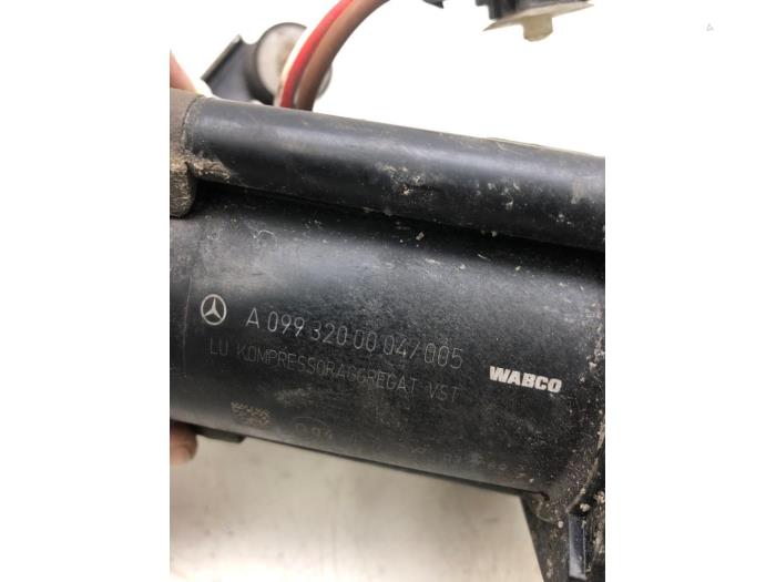 Luftpump (fjädring) från en Mercedes-Benz GLC (X253) 2.2 250d 16V BlueTEC 4-Matic 2016