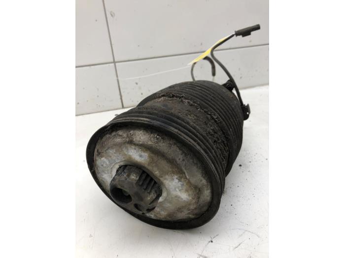 Luftfjäder från en Mercedes-Benz GLC (X253) 2.2 250d 16V BlueTEC 4-Matic 2016