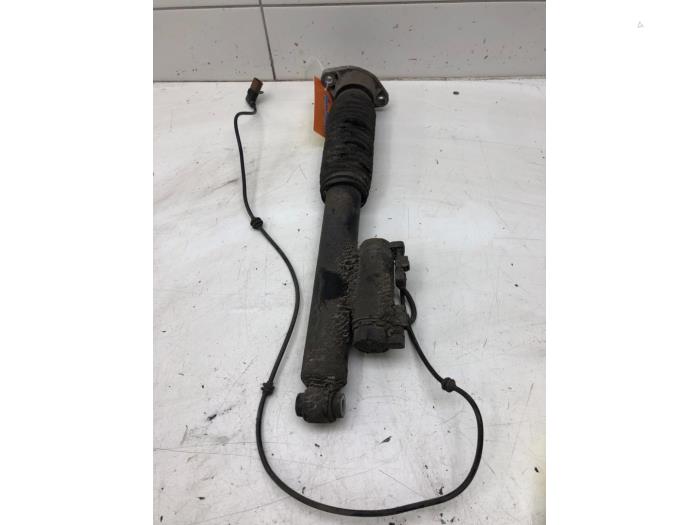 Stötdämpare, vänster bak från en Mercedes-Benz GLC (X253) 2.2 250d 16V BlueTEC 4-Matic 2016