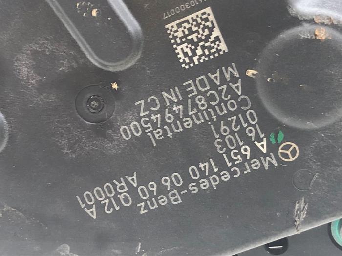 EGR-ventil från en Mercedes-Benz GLC (X253) 2.2 250d 16V BlueTEC 4-Matic 2016