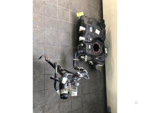 Begagnade Tank Opel Astra L (F3/FB/FM/FP) 1.6 Plug-in Hybrid Turbo 16V Pris € 399,00 Marginaltabell erbjuds av Autobedrijf G.H. Wessel B.V.