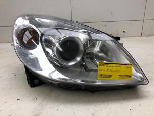 Begagnade Strålkastare, höger Mercedes B (W245) 2.0 B-180 CDI 16V Pris € 175,00 Marginaltabell erbjuds av Autobedrijf G.H. Wessel B.V.