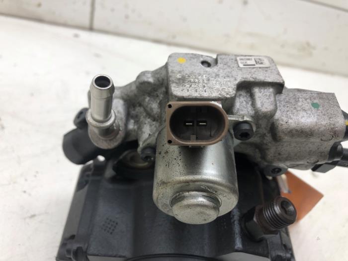 Dieselpump från en Mercedes-Benz GLC (X253) 2.2 250d 16V BlueTEC 4-Matic 2016