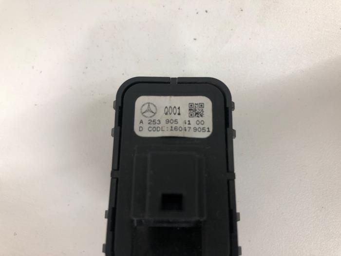 Höjdkontrollbrytare från en Mercedes-Benz GLC (X253) 2.2 250d 16V BlueTEC 4-Matic 2016
