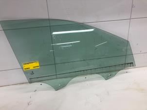 Używane Szyba drzwi prawych przednich wersja 4-drzwiowa Volkswagen Polo VI (AW1) 1.6 TDI 16V 80 Cena € 49,00 Procedura marży oferowane przez Autobedrijf G.H. Wessel B.V.