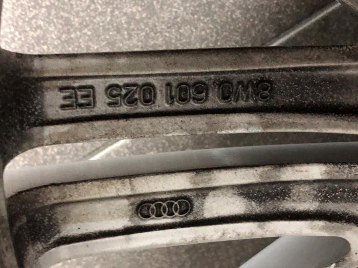 Hjul från en Audi A5 Sportback (F5A/F5F) 2.0 TFSI Mild Hybrid 16V 2018