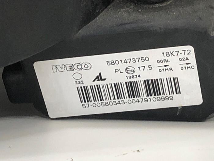 Strålkastare, vänster från en Iveco New Daily VI  2017