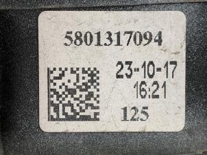 Używane Obudowa filtra powietrza Iveco New Daily VI Cena € 125,00 Procedura marży oferowane przez Autobedrijf G.H. Wessel B.V.