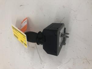 Begagnade Tändningslås + nyckel Mercedes Vito (447.6) 1.6 111 CDI 16V Pris € 125,00 Marginaltabell erbjuds av Autobedrijf G.H. Wessel B.V.