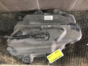 Begagnade AdBlue-tank Mercedes Vito (447.6) 1.6 111 CDI 16V Pris € 449,00 Marginaltabell erbjuds av Autobedrijf G.H. Wessel B.V.