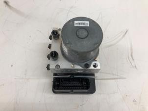 Używane Pompa ABS Kia Rio IV (YB) 1.2 MPI 16V Cena € 69,00 Procedura marży oferowane przez Autobedrijf G.H. Wessel B.V.