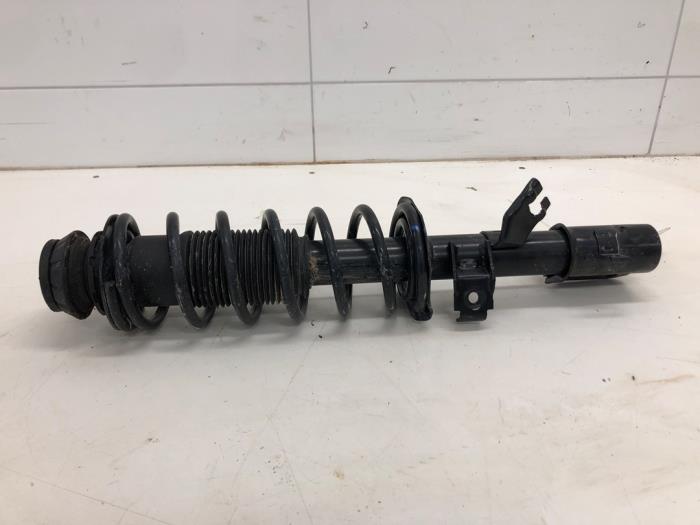 Voorpoot links van een Nissan Micra (K14) 1.0 IG-T 100 2019