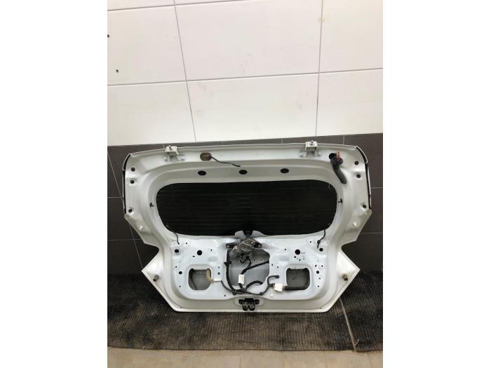 Baklucka från en Nissan Micra (K14) 1.0 IG-T 100 2019