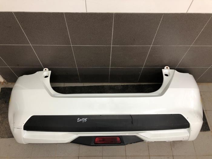 Bakre stötfångare från en Nissan Micra (K14) 1.0 IG-T 100 2019