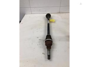 Gebruikte Aandrijfas rechts-voor Peugeot 208 I (CA/CC/CK/CL) 1.2 Vti 12V PureTech Prijs € 59,00 Margeregeling aangeboden door Autobedrijf G.H. Wessel B.V.