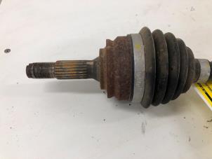 Gebruikte Steekas links-voor Peugeot 208 I (CA/CC/CK/CL) 1.2 Vti 12V PureTech Prijs € 59,00 Margeregeling aangeboden door Autobedrijf G.H. Wessel B.V.