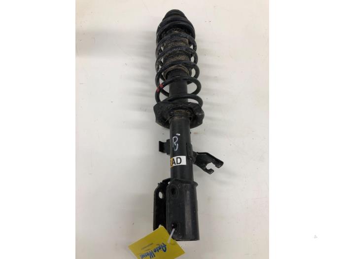 Stötdämparstång, höger fram från en Nissan Micra (K14) 1.0 IG-T 100 2019