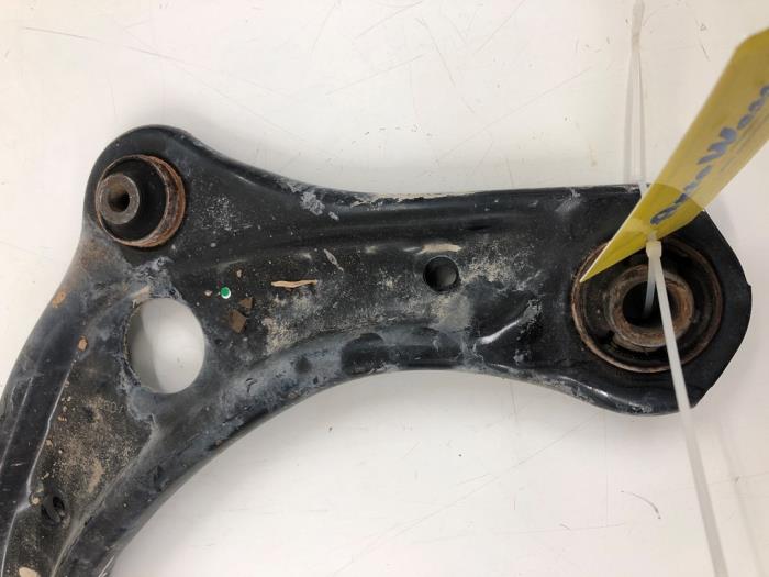 Främre gaffelben, höger från en Nissan Micra (K14) 1.0 IG-T 100 2019