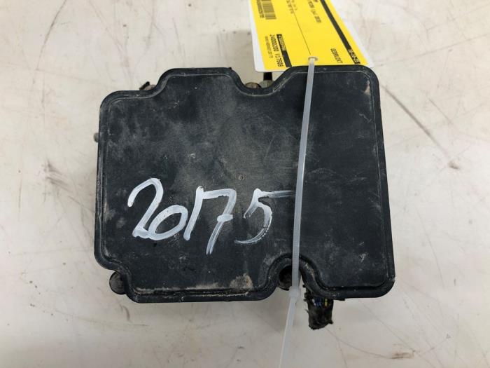 ABS-pump från en Nissan Micra (K14) 1.0 IG-T 100 2019