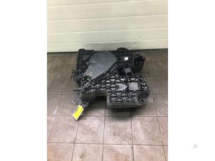 Begagnade AdBlue-tank Opel Vivaro 2.0 Diesel 145 Pris € 249,00 Marginaltabell erbjuds av Wessel Parts & Service B.V.