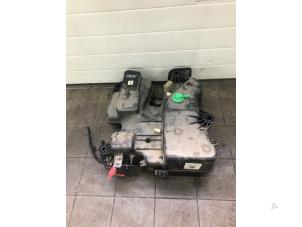 Begagnade AdBlue-tank Opel Vivaro 2.0 Diesel 145 Pris € 299,00 Marginaltabell erbjuds av Wessel Parts & Service B.V.