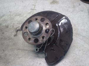 Gebruikte Fusee rechts-voor Mercedes E (W212) E-200 CDI 16V BlueEfficiency,BlueTEC Prijs € 119,00 Margeregeling aangeboden door Wessel Parts & Service B.V.