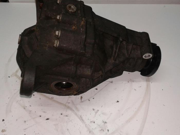 Bakre differential från en Mercedes-Benz ML I (163) 270 2.7 CDI 20V 2004