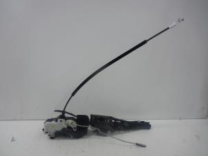 Gebruikte Centrale deurvergrendelingsmotor Opel Insignia Prijs € 129,00 Margeregeling aangeboden door Autobedrijf G.H. Wessel B.V.