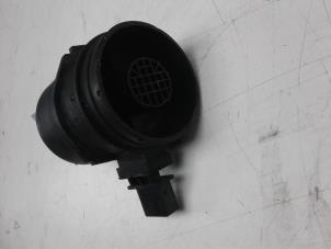 Gebruikte Luchthoeveelheidsmeter BMW 1 serie (E87/87N) 118d 16V Prijs € 75,00 Margeregeling aangeboden door Autobedrijf G.H. Wessel B.V.