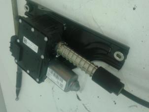 Gebruikte Handrem Mechaniek Opel Insignia Sports Tourer 2.0 CDTI 16V Prijs € 149,00 Margeregeling aangeboden door Autobedrijf G.H. Wessel B.V.