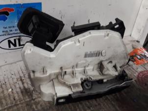 Gebruikte Deurslot Mechaniek 4Deurs links-voor Volkswagen Polo V (6R) 1.4 TSI 16V BlueGT Prijs € 15,00 Margeregeling aangeboden door De Witte Boerderij AutoMotive