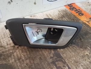 Gebruikte Deurgreep 4Deurs links-achter Ford Fiesta 6 (JA8) 1.0 EcoBoost 12V 100 Prijs € 25,00 Margeregeling aangeboden door De Witte Boerderij AutoMotive
