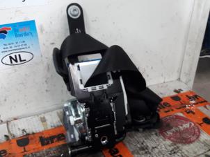 Gebruikte Gordelspanner rechts Mercedes E (W212) E-200 2.0 Turbo 16V Prijs € 185,00 Margeregeling aangeboden door De Witte Boerderij AutoMotive