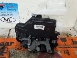 Gebruikte Portierslot Mechaniek 4Deurs rechts-voor Volkswagen Caddy III (2KA,2KH,2CA,2CH) 1.6 TDI 16V Prijs € 15,00 Margeregeling aangeboden door De Witte Boerderij AutoMotive