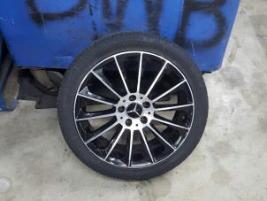 Używane Obrecz + Opona Mercedes E Estate (S212) E-200 CDI 16V BlueEfficiency,BlueTEC Cena € 120,00 Procedura marży oferowane przez De Witte Boerderij AutoMotive