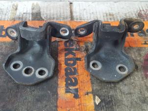 Używane Zawias drzwi lewych przednich Mazda MX-5 (NB18/35/8C) 1.6i 16V Cena € 30,00 Procedura marży oferowane przez De Witte Boerderij AutoMotive