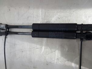 Gebruikte Cabriodak Gasdemper Porsche Boxster (986) 2.5 24V Prijs € 45,00 Margeregeling aangeboden door De Witte Boerderij AutoMotive