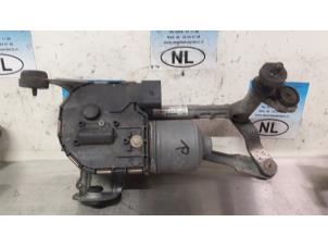 Gebruikte Ruitenwismotor + Mechaniek Seat Leon (1P1) 1.4 TSI 16V Prijs € 25,00 Margeregeling aangeboden door De Witte Boerderij AutoMotive