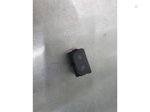 Gebruikte Schakelaar Centr. Deurvergrendeling Landrover Range Rover Evoque (LVJ/LVS) Prijs € 15,00 Margeregeling aangeboden door De Witte Boerderij AutoMotive