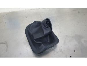 Gebruikte Versnellingspookhoes Kia Rio III (UB) 1.2 CVVT 16V Prijs € 15,00 Margeregeling aangeboden door De Witte Boerderij AutoMotive