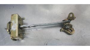 Gebruikte Deurvanger 2Deurs rechts Volkswagen LT II 2.8 TDi Prijs € 15,00 Margeregeling aangeboden door De Witte Boerderij AutoMotive